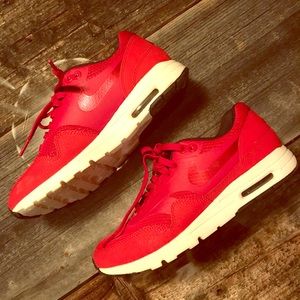 Women’s Nike air sneakers